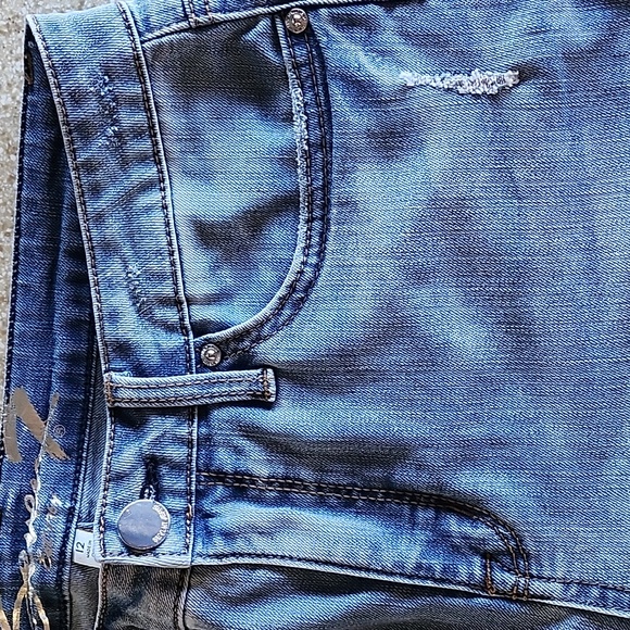 Seven7 Sunset Bermuda Fray Hem Jean Shorts Size 12 - Picture 12 of 13